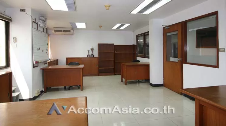 4  Office Space For Rent in Phaholyothin ,Bangkok BTS Ari at Thirapol Building AA14126